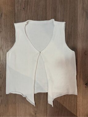 Amazon White V-Neck Sleeveless Knit Tank